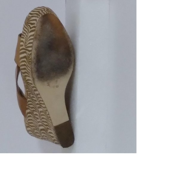 Comfortable Leather Platform Wedge Sandals From Carlos by Carlos Santana - Picture 12 of 16